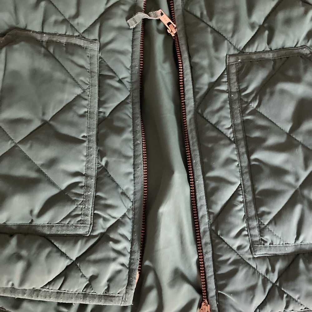 J Crew Lightweight Quilted Vest - Picture 3 of 6